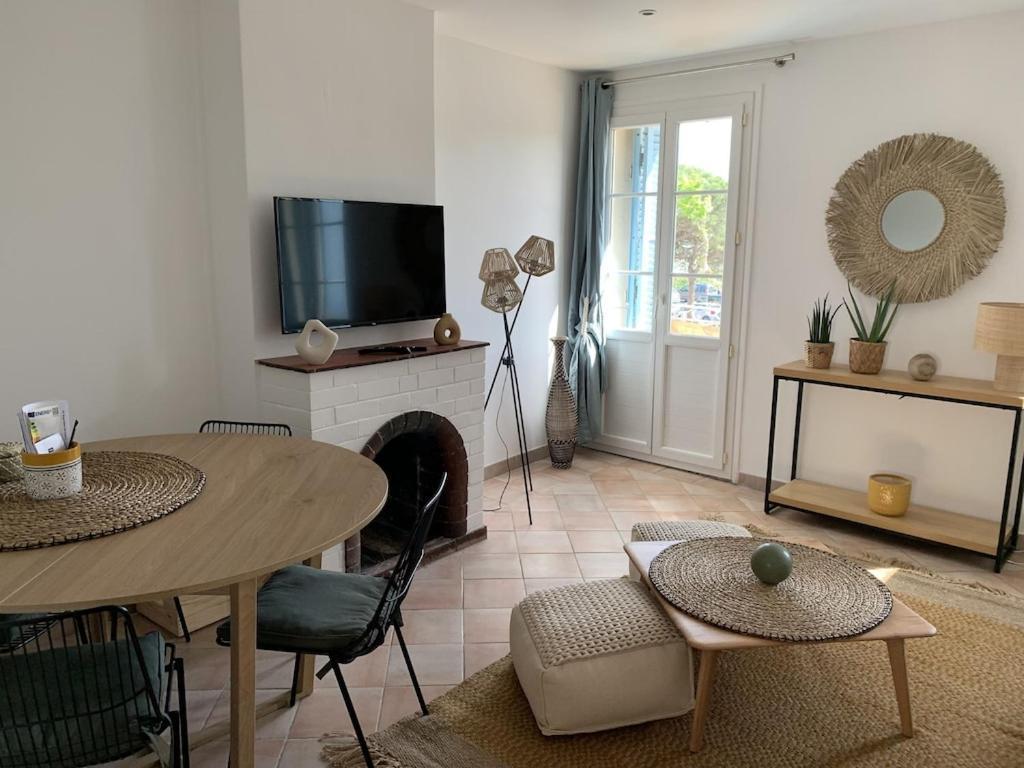 Maison De Village Renovee Avec Vue Mer Exceptionnelle Σαιντ-Μαξίμ Εξωτερικό φωτογραφία